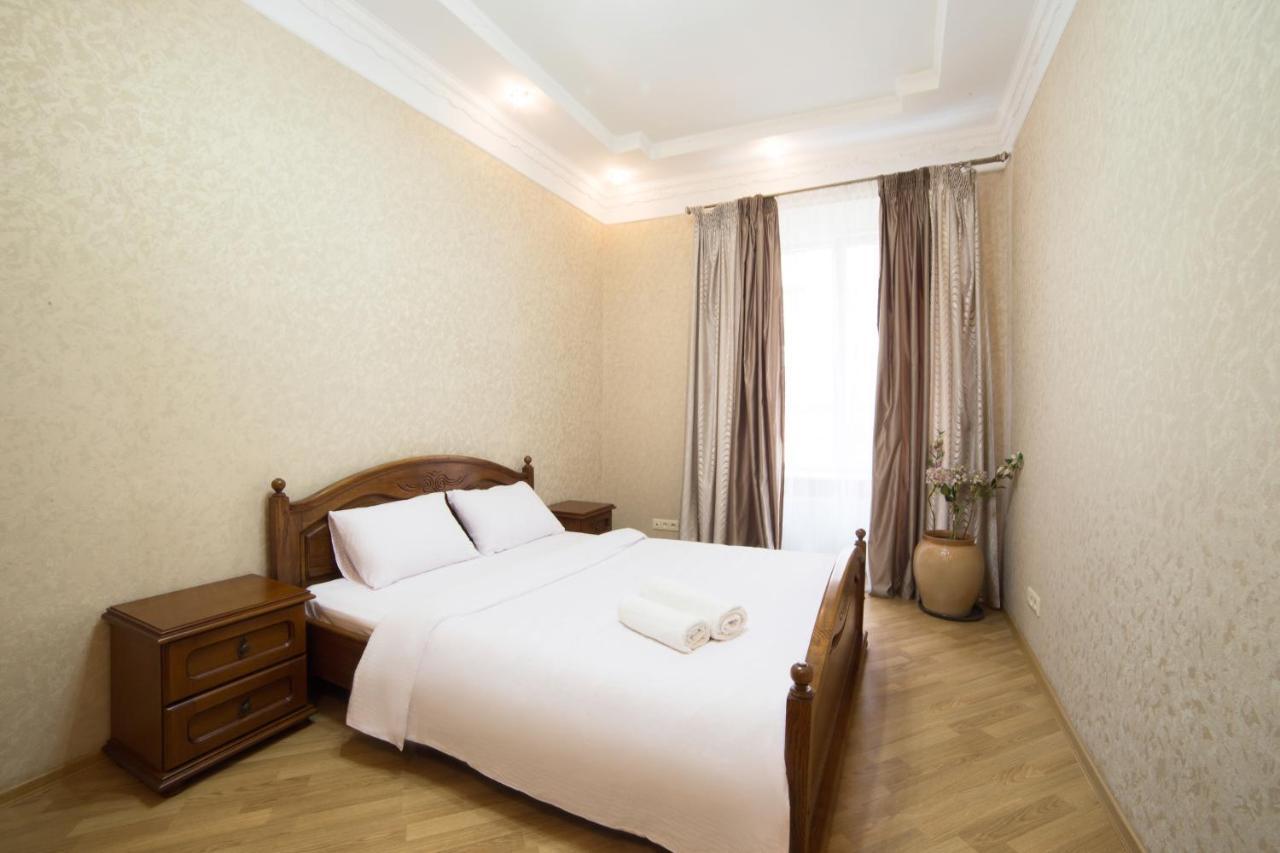 Apartment On Virmenska 3, With 2 Separate Bedrooms Lviv Exterior foto